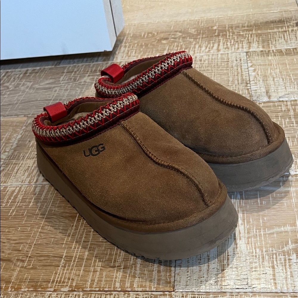 UGGs Womens Size 7 Chesnut with Sturdy Soles